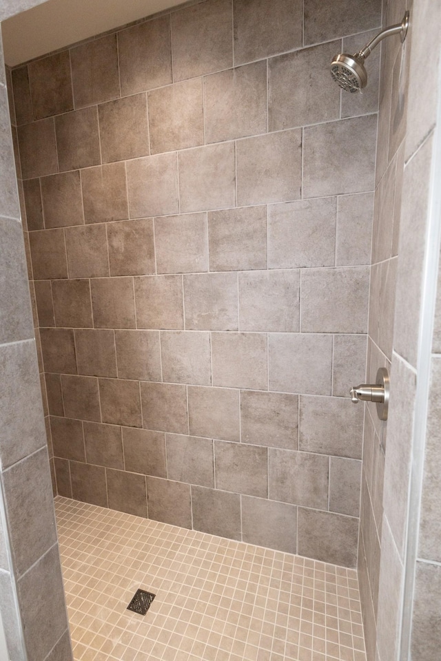 full bath featuring tiled shower