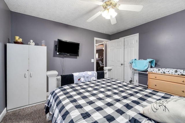 bedroom featuring a textured ceiling, ceiling fan, and carpet