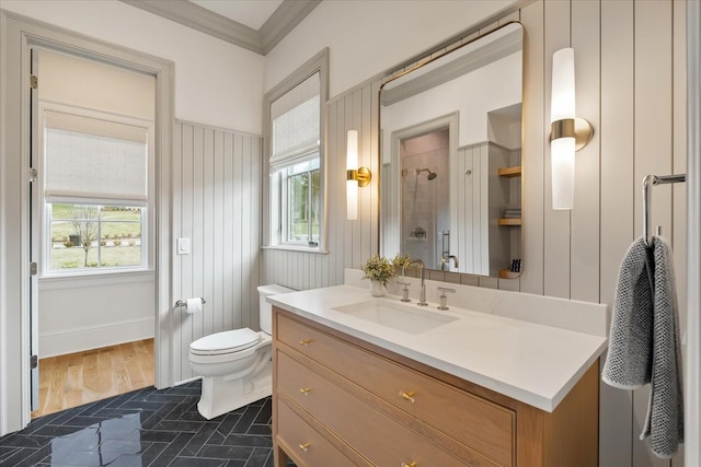 full bath featuring crown molding, tiled shower, toilet, and a healthy amount of sunlight