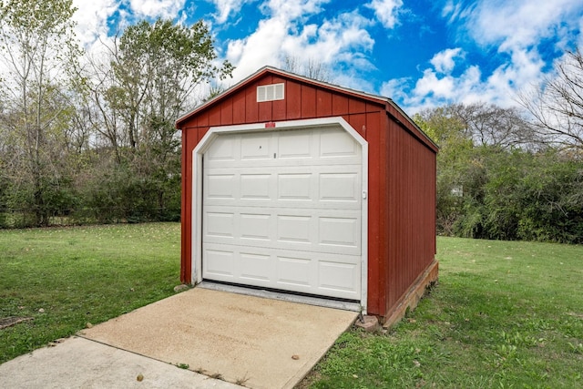 view of detached garage