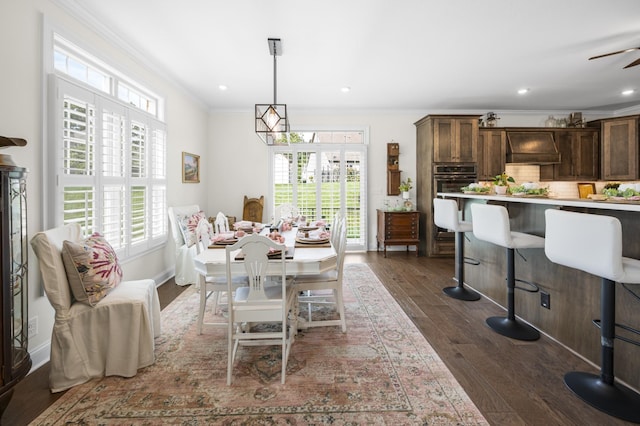 dining area with dark wood-style floors, ornamental molding, baseboards, and recessed lighting