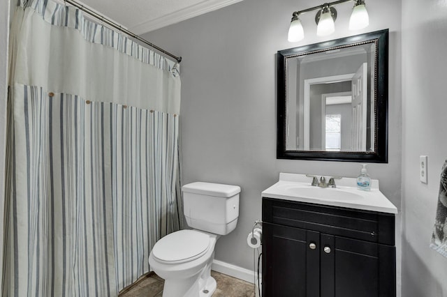 full bath with toilet, ornamental molding, vanity, a shower with curtain, and baseboards