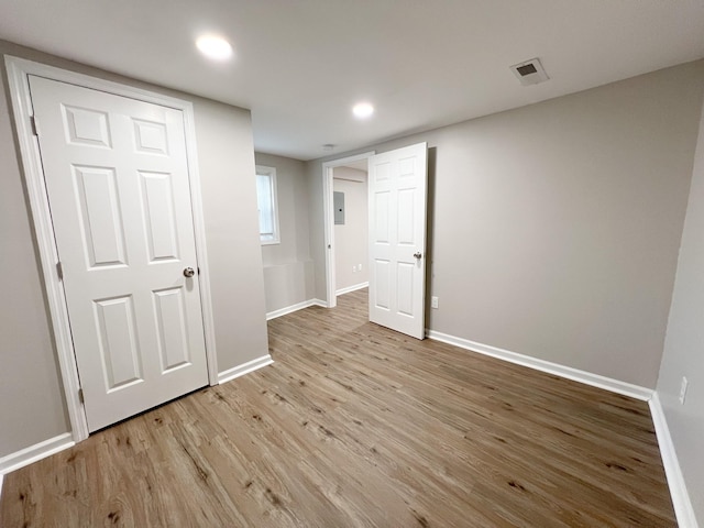 unfurnished bedroom featuring light wood-style flooring, visible vents, baseboards, and recessed lighting