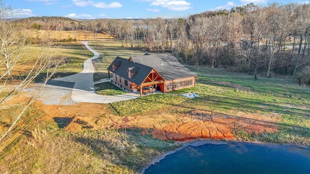 birds eye view of property featuring a forest view