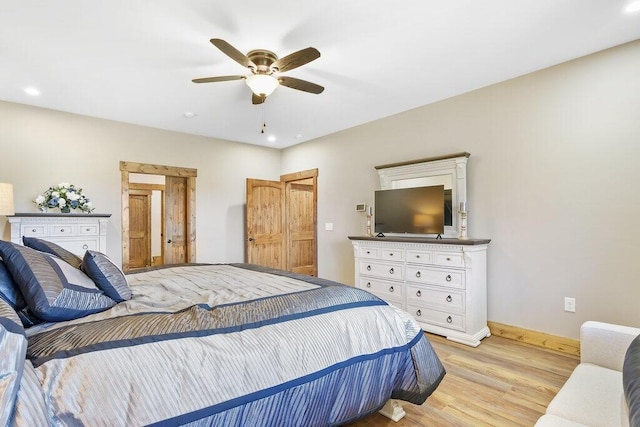 bedroom featuring light wood-style floors, baseboards, a ceiling fan, and recessed lighting