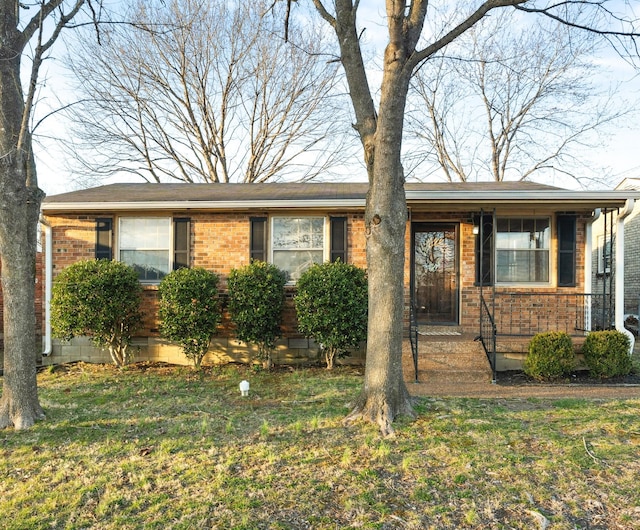 ranch-style house featuring crawl space, a front yard, and brick siding