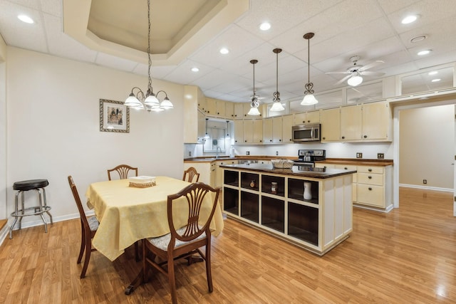 dining space featuring light wood-type flooring, recessed lighting, baseboards, and ceiling fan with notable chandelier