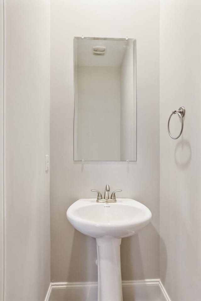 bathroom with baseboards