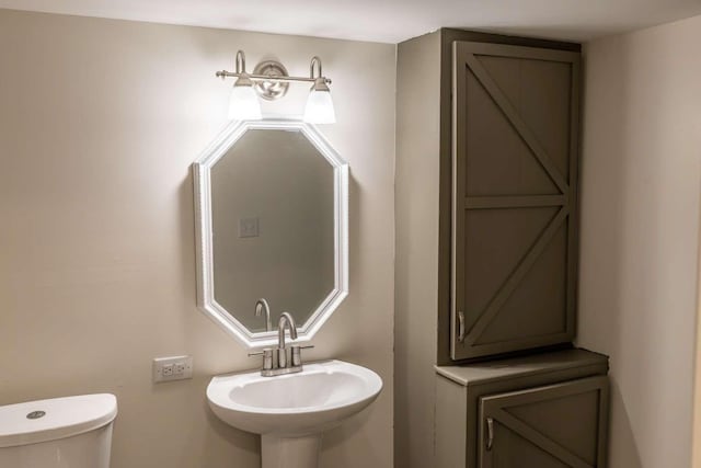 bathroom featuring toilet and a sink