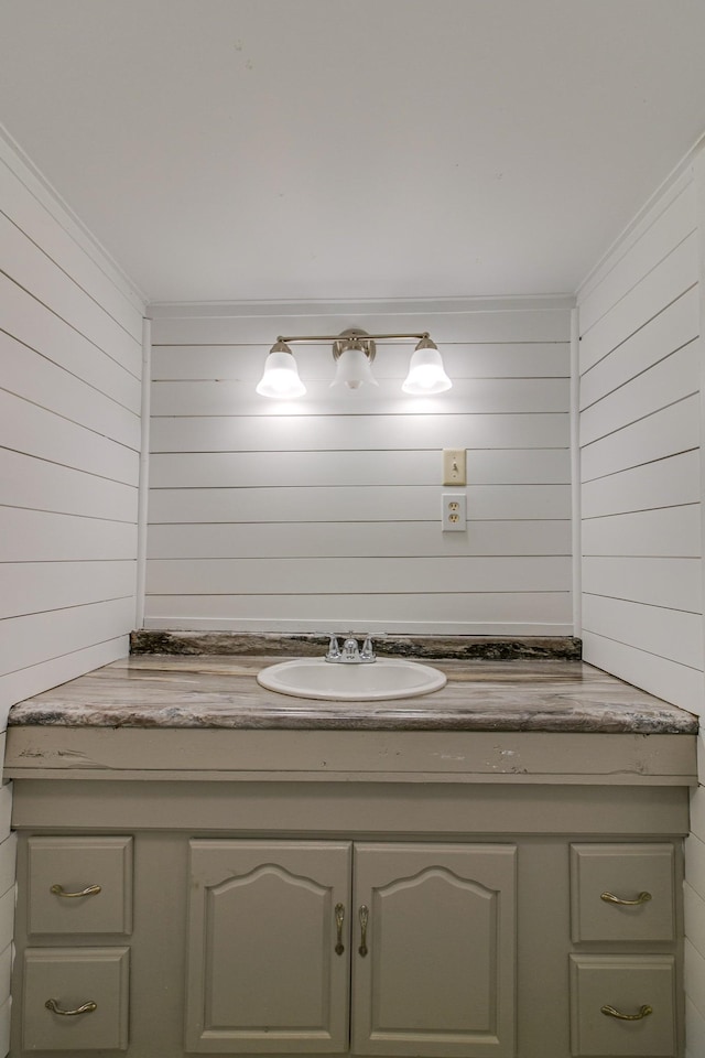 bathroom with crown molding and vanity