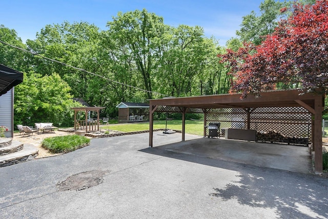 view of vehicle parking featuring aphalt driveway