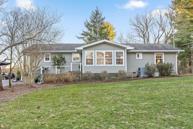 view of front of home featuring central AC and a front yard