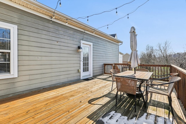 deck featuring outdoor dining area