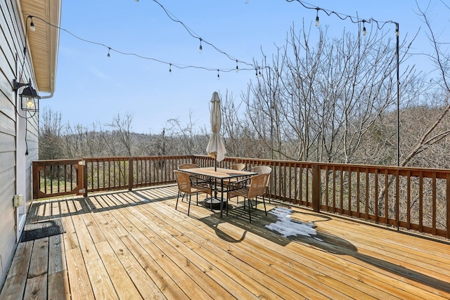 deck with outdoor dining space