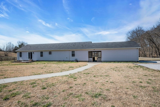 single story home featuring a front lawn