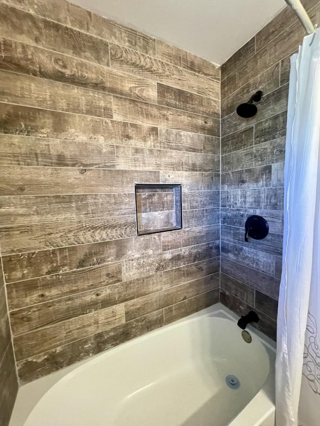 full bathroom featuring shower / tub combo with curtain