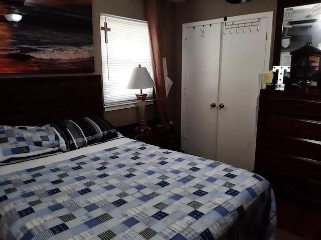 bedroom with a closet