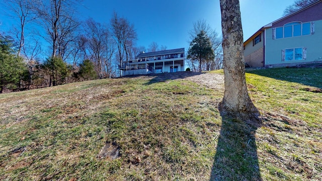 exterior space featuring a front yard