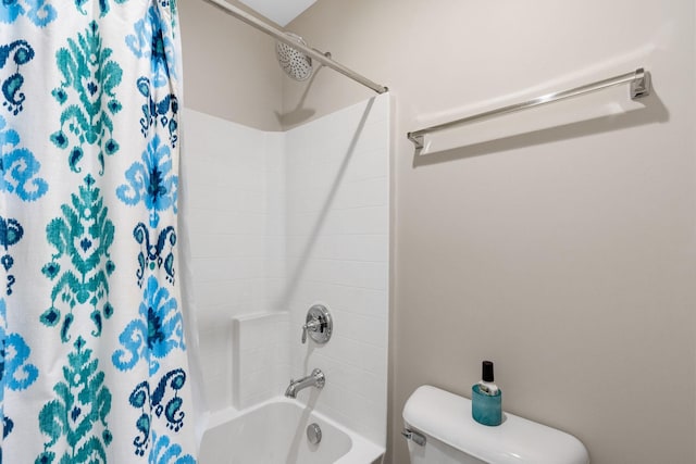 bathroom featuring toilet and shower / tub combo