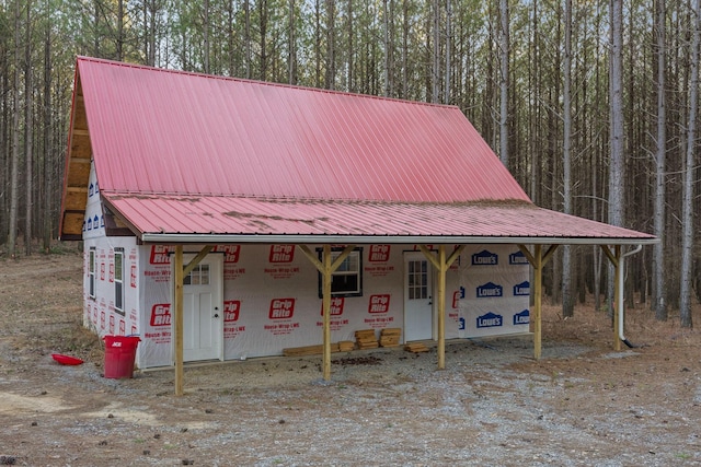 view of front facade with metal roof