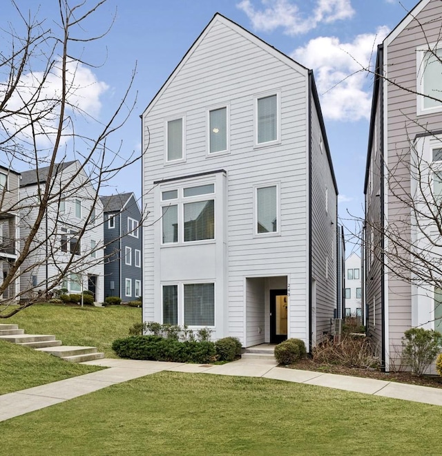 view of front facade with a front lawn