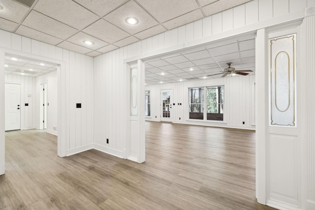 unfurnished room featuring light wood finished floors, a drop ceiling, recessed lighting, and a ceiling fan