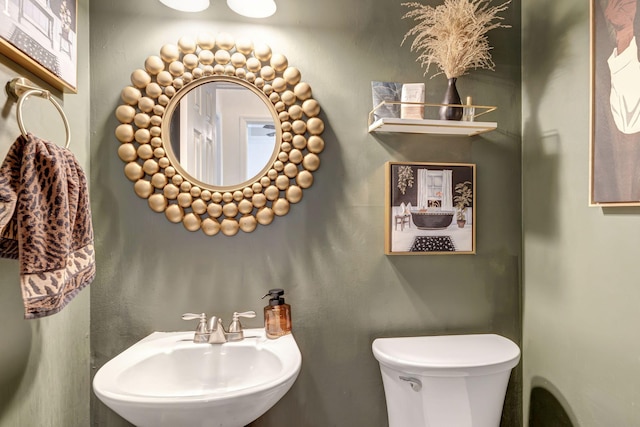 bathroom featuring a sink and toilet