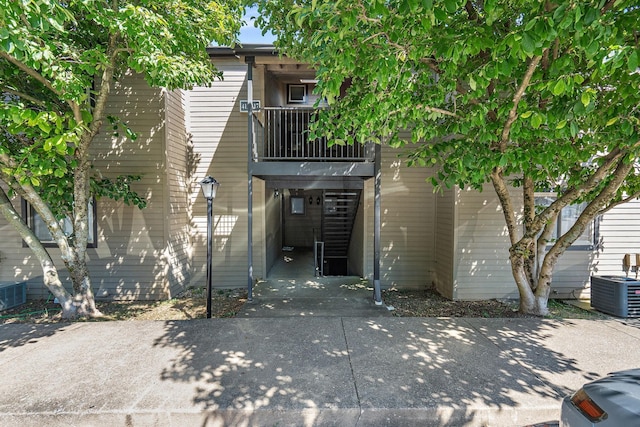 view of front facade featuring central AC