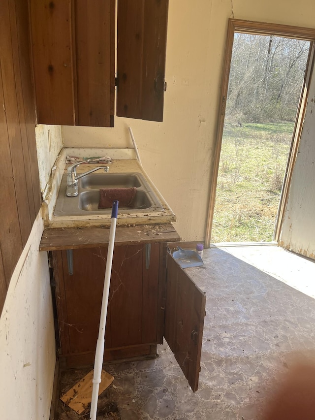 kitchen featuring a sink