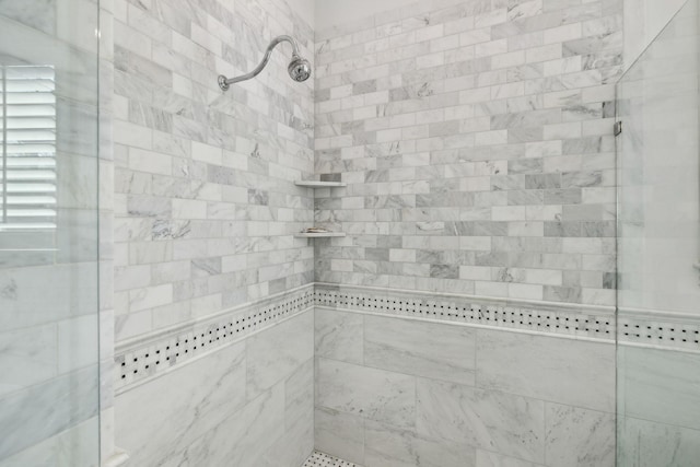 full bathroom featuring tiled shower