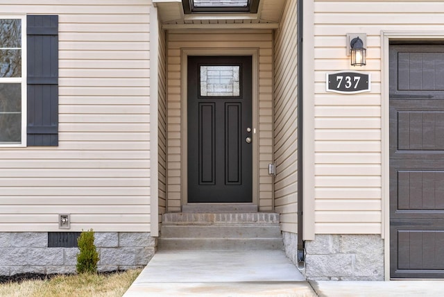 doorway to property with crawl space