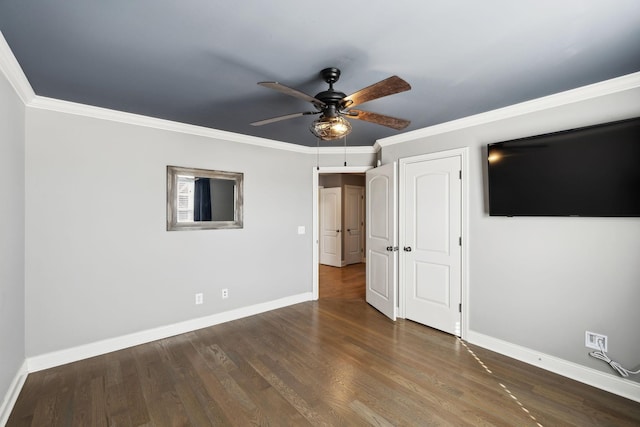 unfurnished bedroom with ceiling fan, ornamental molding, wood finished floors, and baseboards