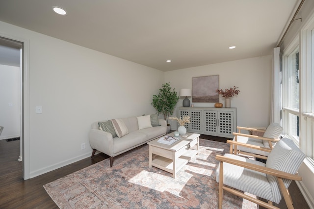 living area featuring baseboards, visible vents, wood finished floors, and recessed lighting