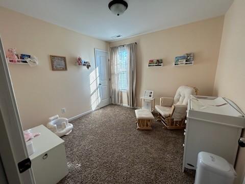 living area with carpet flooring