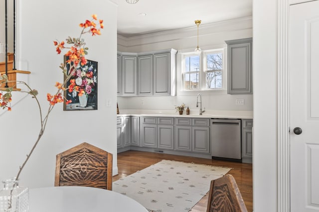 kitchen featuring gray cabinets, a sink, light wood-style flooring, and stainless steel dishwasher