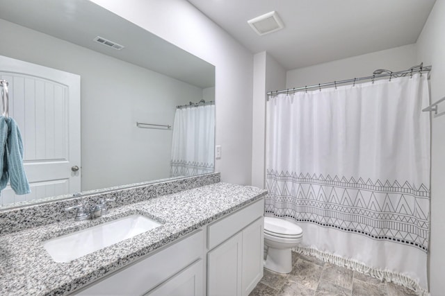 full bathroom with toilet, a shower with curtain, visible vents, and vanity