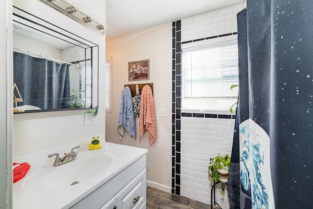 full bathroom with visible vents, curtained shower, and vanity