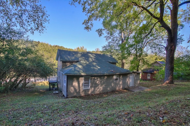 exterior space featuring a lawn