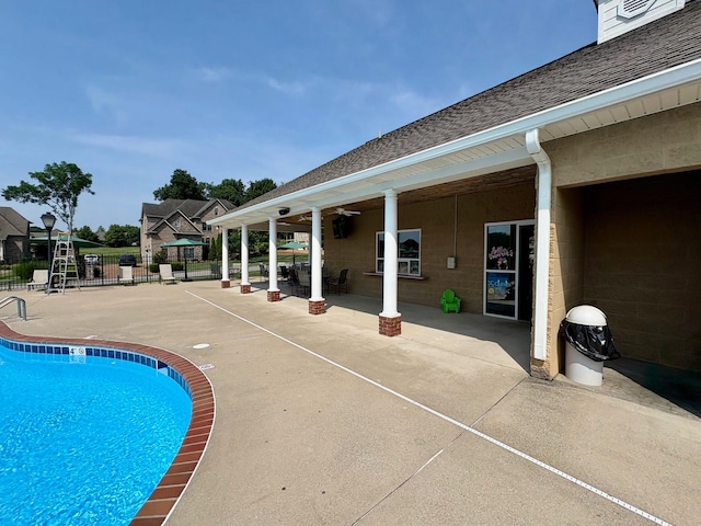 128 Village Cir, Lebanon, TN 37087 - community pool with a patio