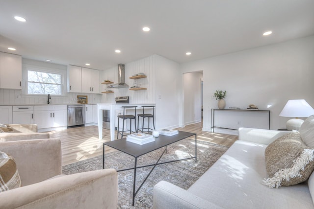 living area with light wood-style floors and recessed lighting