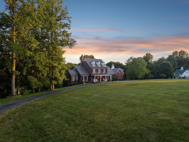 view of front of house featuring a lawn