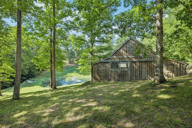 view of yard featuring an outbuilding and a barn