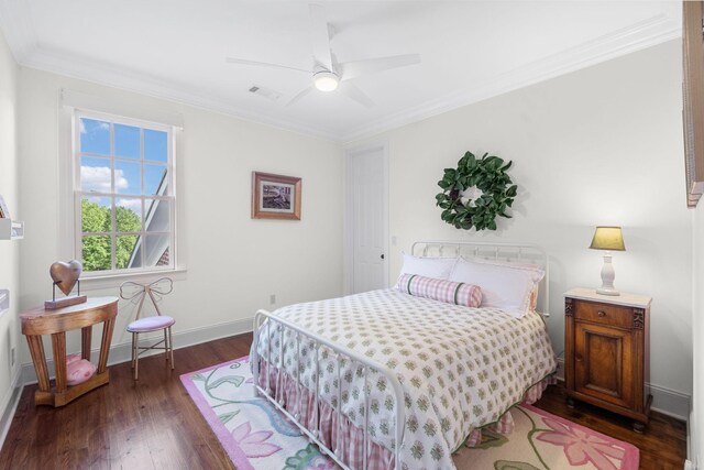 bedroom with baseboards, visible vents, dark wood finished floors, a ceiling fan, and ornamental molding