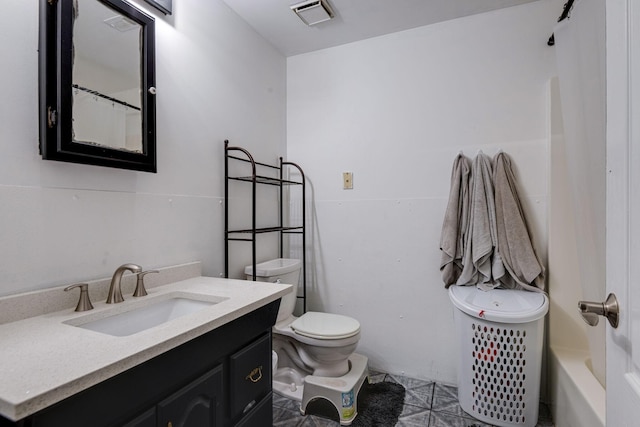 bathroom featuring a shower with curtain, visible vents, vanity, and toilet