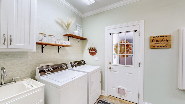 laundry room featuring cabinet space, ornamental molding, a sink, independent washer and dryer, and baseboards