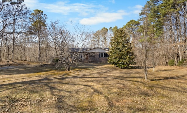 exterior space featuring a front yard