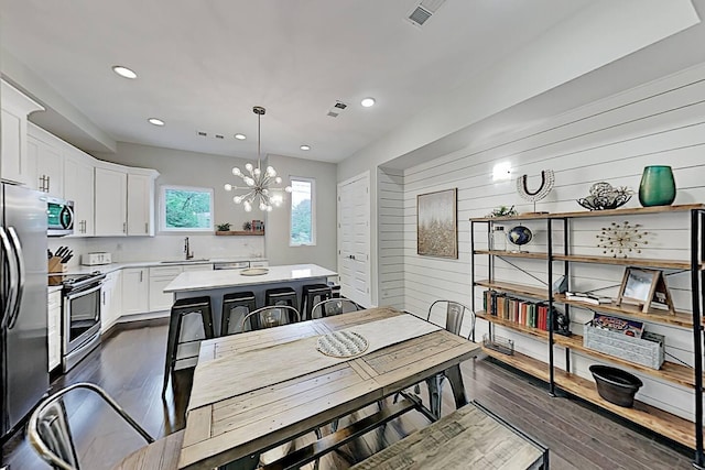 dining room featuring a chandelier, recessed lighting, dark wood-style flooring, and visible vents