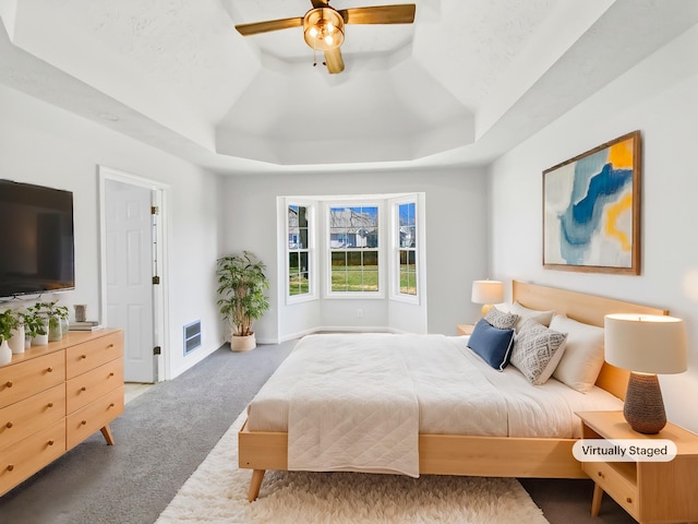 1173 Snoopy Dr, Clarksville, TN 37040 - bedroom featuring a tray ceiling, carpet, visible vents, ceiling fan, and baseboards
