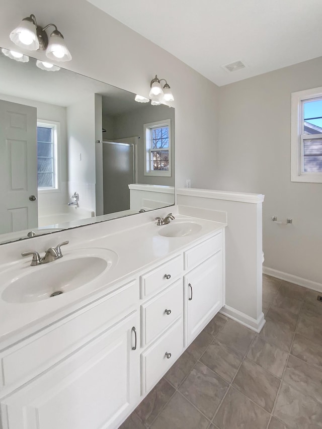 1173 Snoopy Dr, Clarksville, TN 37040 - full bath featuring a sink, visible vents, and a healthy amount of sunlight