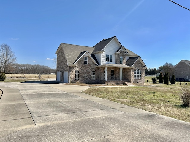 view of front facade featuring a front yard, driveway, and an attached garage